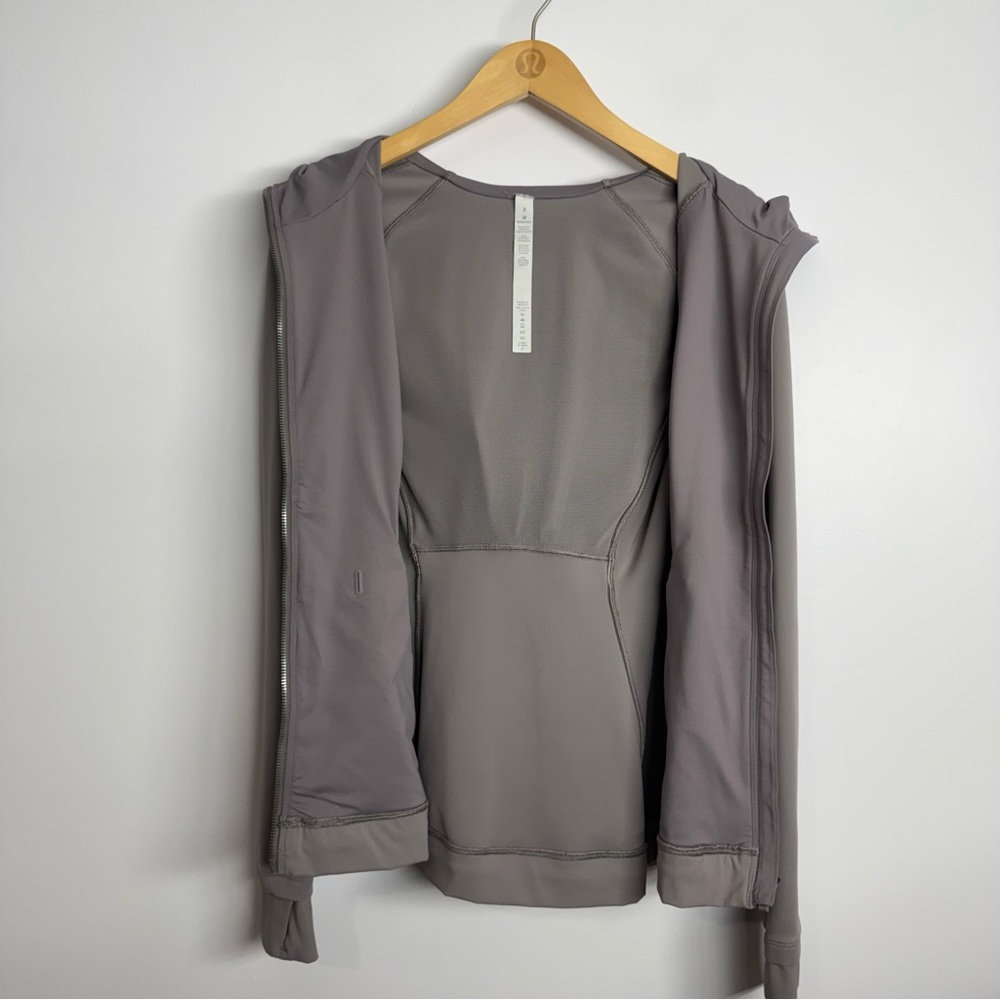 Lululemon stopover hooded jacket in Moon Rock - Picture 9 of 11